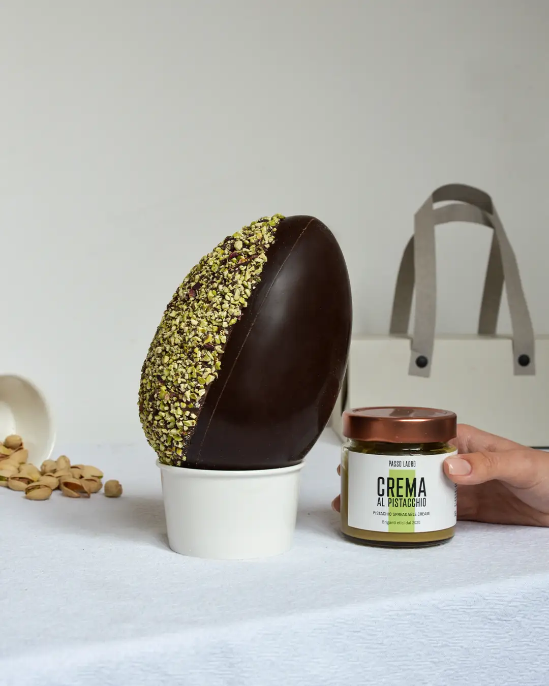 Uovo double face al pistacchio e cioccolato fondente bio